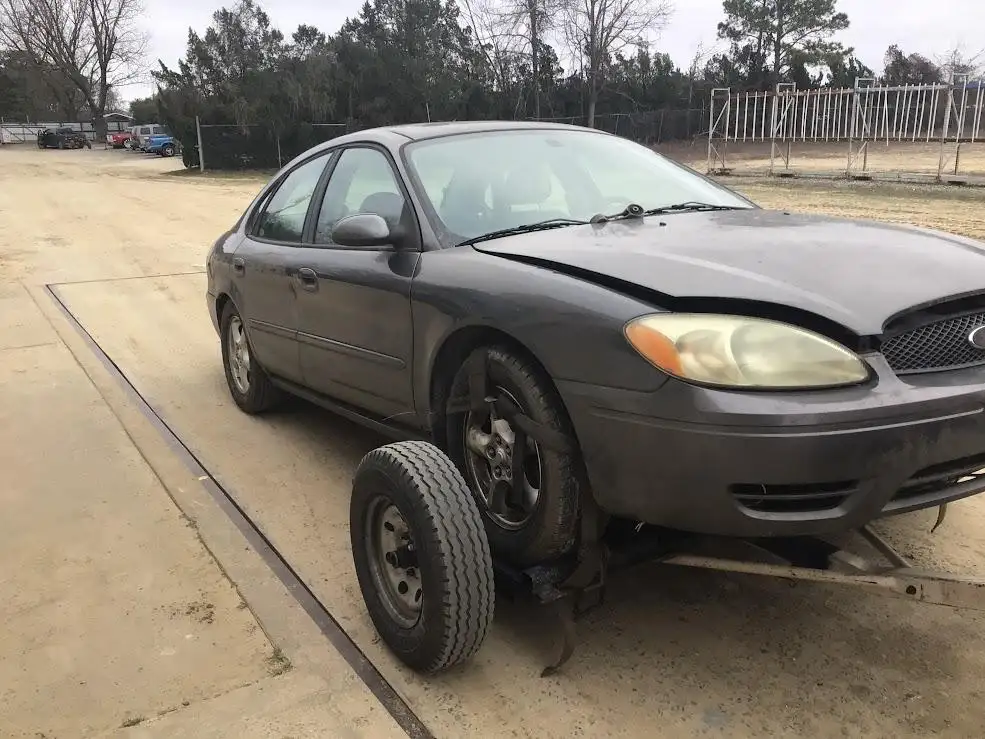 Photo of 2004 Ford Taurus
