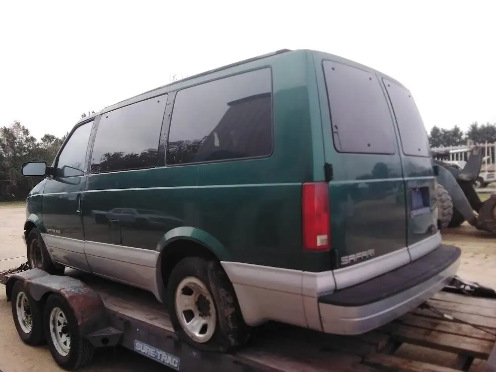 Photo of 1999 Gmc Safari (Gmc)