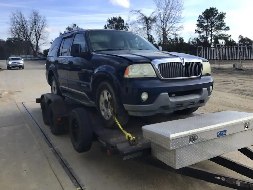Photo of 2004 Lincoln Aviator