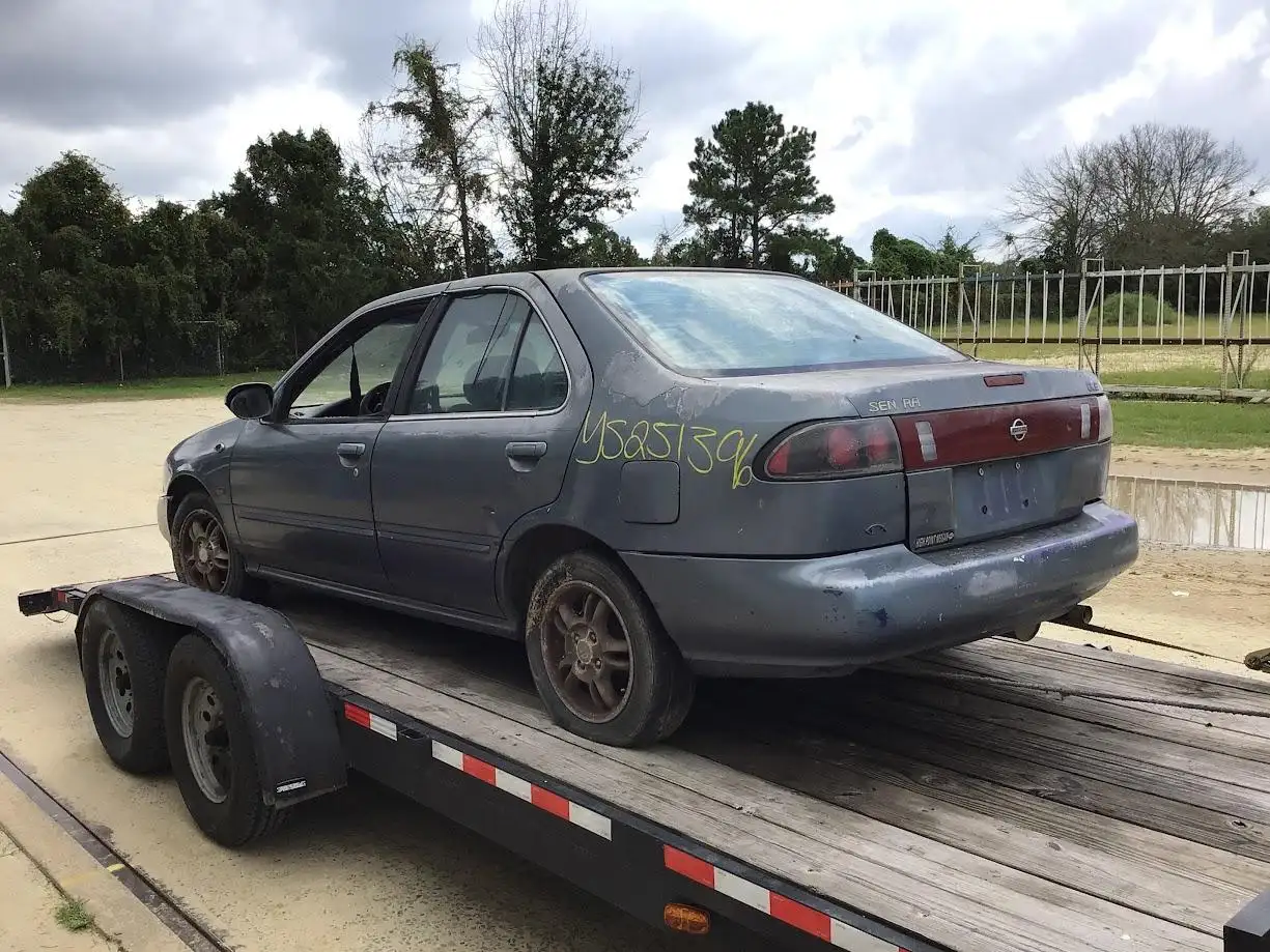 Photo of 1999 Nissan Sentra