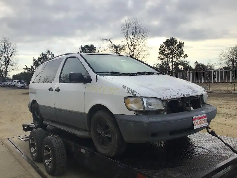 Photo of 1999 Toyota Sienna