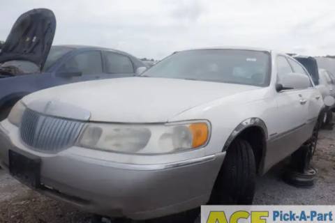 Photo of 2000 Lincoln Town Car