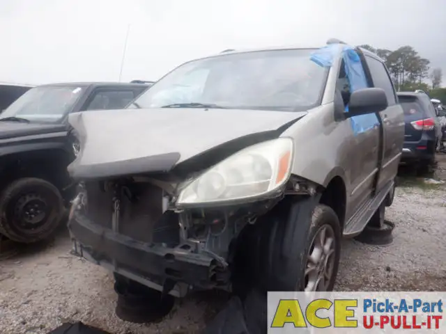Photo of 2004 Toyota Sienna