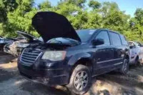 Photo of 2010 Chrysler Town & Country