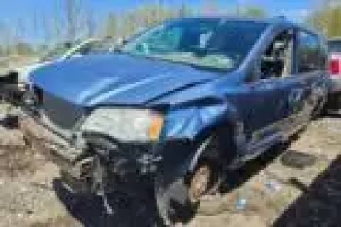 Photo of 2011 Chrysler Town & Country