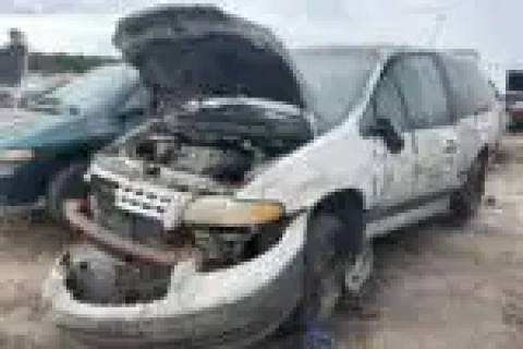 Photo of 2000 Plymouth Grand Voyager