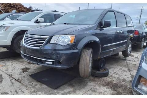 Photo of 2011 Chrysler Town & Country